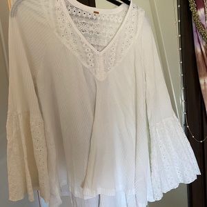 Light Bell Sleeve Top w/lace